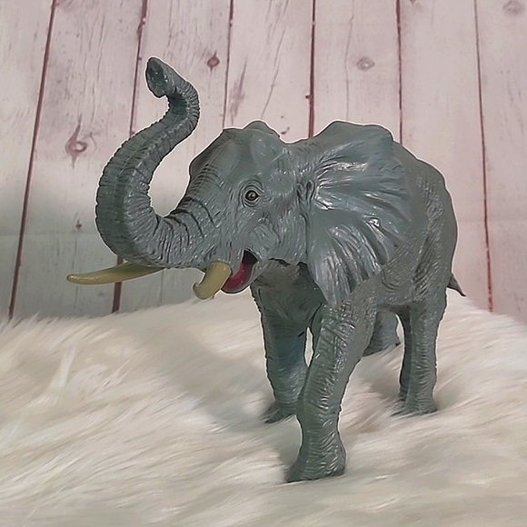 2020 Animal Planet Realistic African Elephant Battery Operated Sound Making Toy - Picture 16 of 17